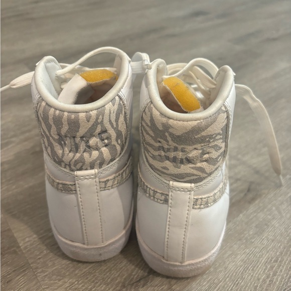 Nike Women’s Blazer Mid '77 Zebra Sneakers Size 8 - Picture 5 of 12